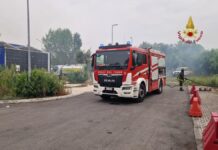 Triplo incendio a Roma: chiusa la Pontina, alla Magliana evacuata una palazzina