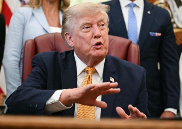 Trump all’Iran: “Ultima chance per un accordo”. E rilancia la riapertura di Hormuz entro oggi
