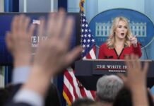 Trump, la portavoce Karoline Leavitt lascia l’incarico. Il presidente: “La capisco”