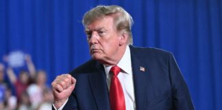 Trump, medici avvertono: “Suo peso rischio significativo per la salute”