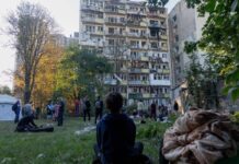 Ucraina, Mosca bombarda Kiev: 12 morti. Il sindaco: “Colpito ospedale pediatrico”. Polonia in allerta fa decollare aerei militari al confine