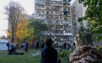 Ucraina, Mosca bombarda Kiev: 12 morti. Il sindaco: “Colpito ospedale pediatrico”. Polonia in allerta fa decollare aerei militari al confine