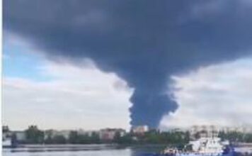 Ucraina, attacco contro una delle più grandi raffinerie in Russia. Mosca: “Abbattuti nella notte 605 droni di Kiev”