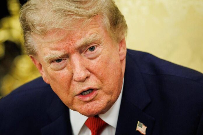 Usa-Iran, scaduta la tregua. Trump ora minaccia l’Oman: “Se vi mettete in mezzo vi bombarderemo”