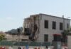 Vicenza, possibile amianto nel cantiere TAV di viale Verona: area sotto sequestro, i dubbi e i timori della popolazione Vicenza, possibile amianto nel cantiere TAV di viale Verona, edificio in abbattimento accanto al cavalcaferrovia Ferreto di Ferreti (foto di Francesco Di Bella per ViPiu.it)