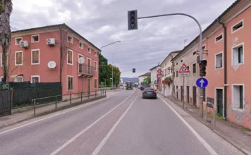 Vicenza, guasto al semaforo all’incrocio tra Marosticana e Polegge: segnaletica temporanea sul posto Vicenza strada marosticana semaforo