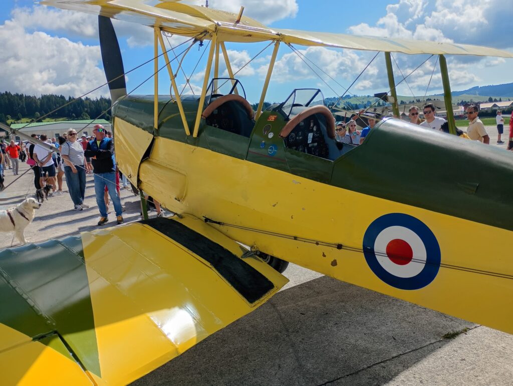 Biplano in mostra all'aeroporto Romeo Sartori di Asiago in occasio dell'Asiago Flight Festival in occasione dell'Asiago Flight Festival