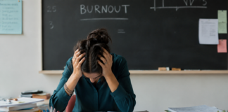 Rientro a scuola, Treccani accende i riflettori sul burnout degli insegnanti italiani Burnout degli insegnanti durante il lavoro a scuola