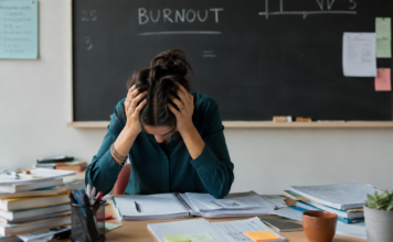 Rientro a scuola, Treccani accende i riflettori sul burnout degli insegnanti italiani Burnout degli insegnanti durante il lavoro a scuola