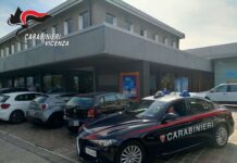 Tentata rapina di… “cioccolato”: arrestato 32enne a Vicenza dopo colluttazione con la security di un supermercato carabinieri vicenza rapina impropria supermercato