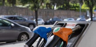Caro carburanti a Vicenza, Confcommercio: costi insostenibili per gestori e agenti Caro carburanti a Vicenza, distributore di benzina