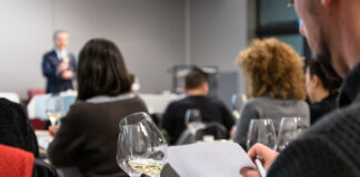 Corsi sommelier AIS Veneto, a settembre cinque partenze tra Creazzo, Thiene e Bassano Corsi sommelier AIS Veneto, lezione di degustazione