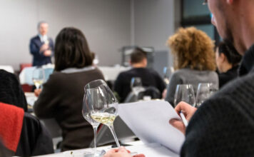 Corsi sommelier AIS Veneto, a settembre cinque partenze tra Creazzo, Thiene e Bassano Corsi sommelier AIS Veneto, lezione di degustazione