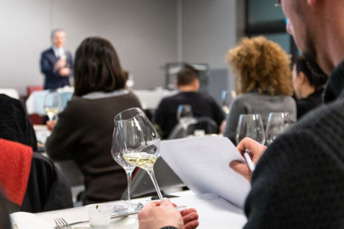 Corsi sommelier AIS Veneto Corsi sommelier AIS Veneto, lezione di degustazione
