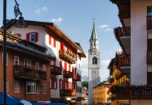 Turismo cafone: dai furbetti che scappano senza pagare, a bivacchi, picnic e abbigliamento nell’ordinanza di Cortina turismo cafone