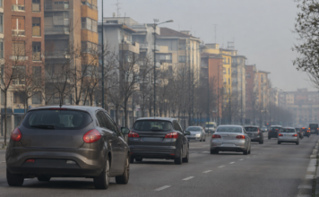 Diesel Euro 5, Legambiente Veneto contro il rinvio: «La Regione commette un errore» Traffico urbano durante il dibattito sul blocco diesel Euro5