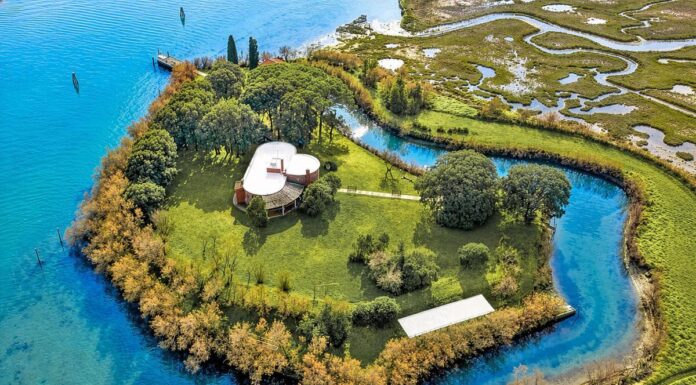 A Venezia è in vendita un’isola privata con un fortino di epoca napoleonica