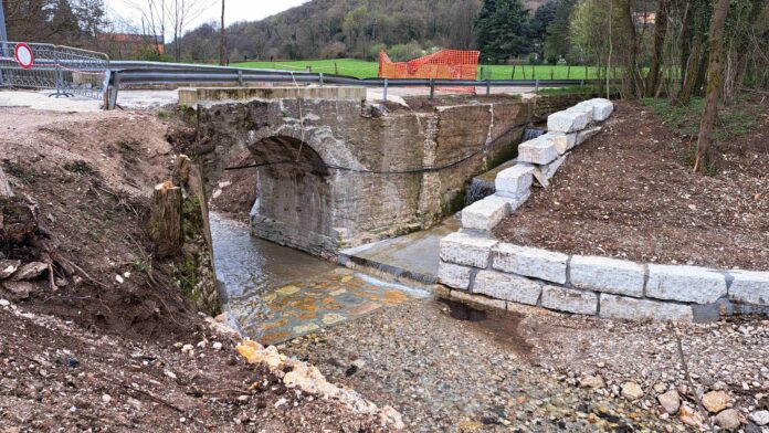 Ponte di via Rive di Magrè sul torrente Livergon Ponte di via Rive di Magrè danneggiato dall’alluvione