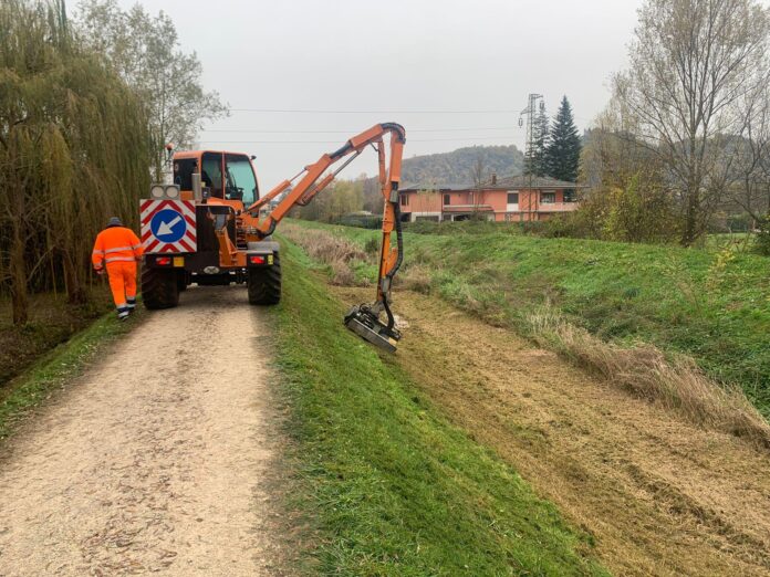 Intervento contro il rischio idrogeologico in Veneto Rischio idrogeologico in Veneto, lavori lungo un corso d'acqua