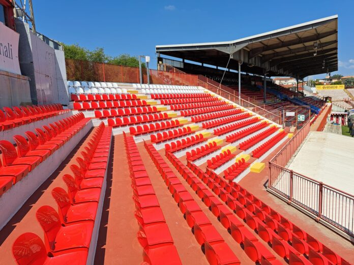 stadio menti di vicenza seggiolini curva azzurra stadio menti di vicenza seggiolini curva azzurra