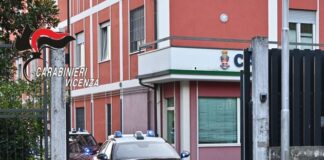 Schio, lite tra vicini con pistola giocattolo e casco: due uomini denunciati Lite tra vicini a Schio, intervento dei Carabinieri