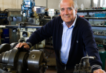 Bassano Diesel festeggia 80 anni: tre generazioni tra officina e camion connessi Bassano Diesel 80 anni, Giampaolo Michielon in officina