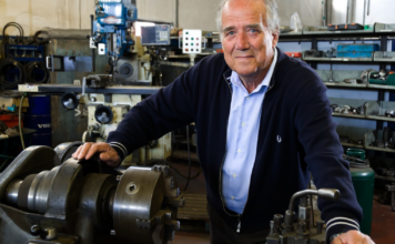 Bassano Diesel festeggia 80 anni: tre generazioni tra officina e camion connessi Bassano Diesel 80 anni, Giampaolo Michielon in officina