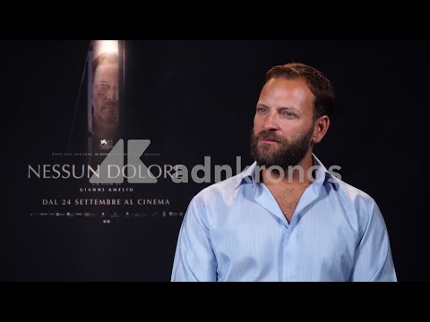 Alessandro Borghi compie 40 anni: “Il successo mi faceva camminare con i piedi per aria, ma la