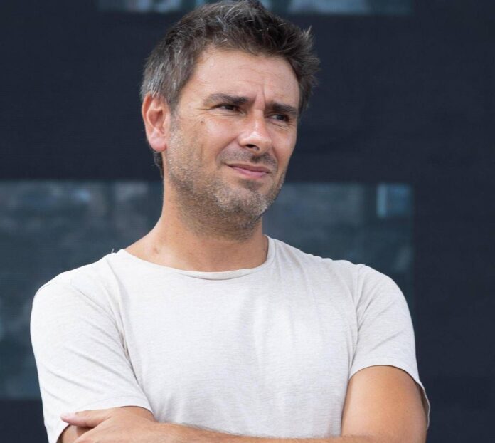 Alessandro Di Battista, neurochirurgo italiano a Miami: “Potrebbe venire qui, invece, che tornare in aereo a Roma”