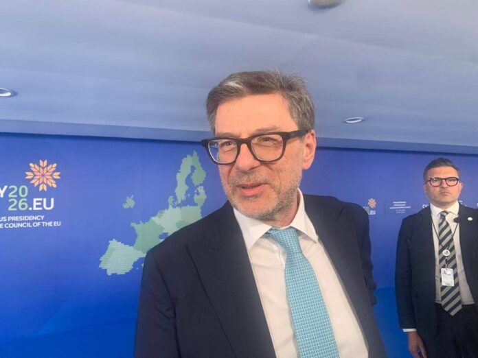 Bollo auto, Giorgetti: “Taglio coperto da soldi nazionali. Non sono fondi Ue, Italia li usa come crede”