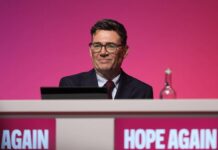 Brexit, svolta nel Regno Unito: Burnham apre al rientro nell’Ue. Macron: “Sareste i benvenuti”