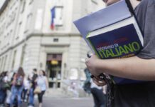 Caldo record e rientro a scuola, l’allarme degli studenti: “9 istituti su 10 senza climatizzazione, a rischio la nostra salute”