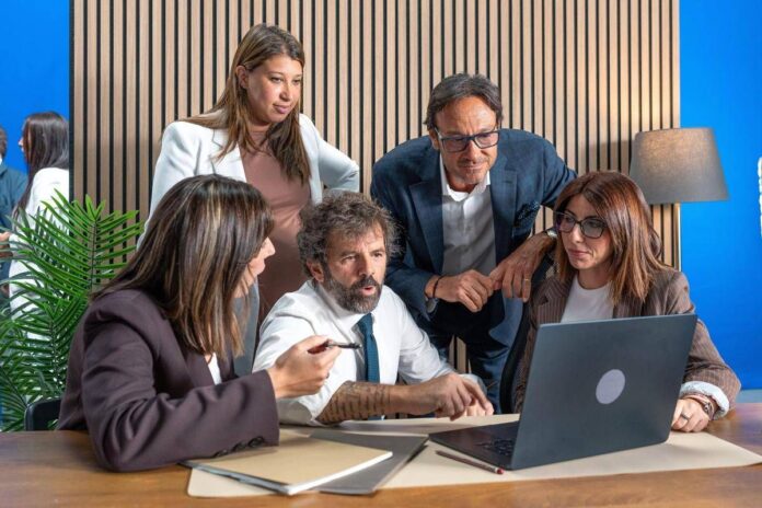 Casa, compravendite, energia e sicurezza: 13 geometri protagonisti della nuova stagione di ‘Casa a prima vista’