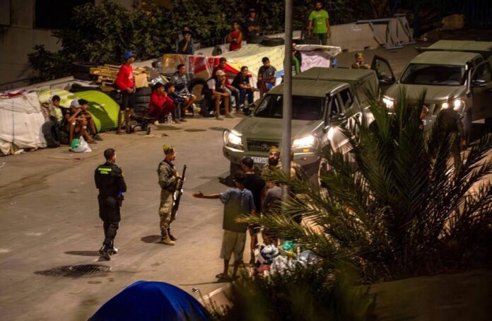 Ceuta, video mostrano militari picchiare migranti: il governo spagnolo apre un’inchiesta