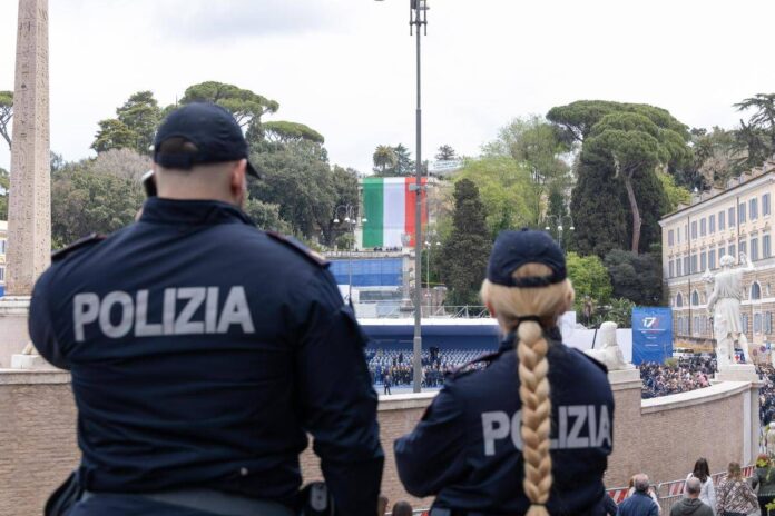 Corte Ue: “Divieto di tatuaggi per le forze di polizia è discriminatorio nei confronti delle donne”