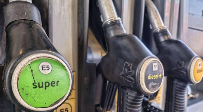 Dieci consigli contro il caro carburanti, ecco come risparmiare sui prezzi alle stelle di benzina e gasolio