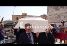 Funerali Lorena Isceri, salma arrivata a Squinzano. La commozione dei familiari