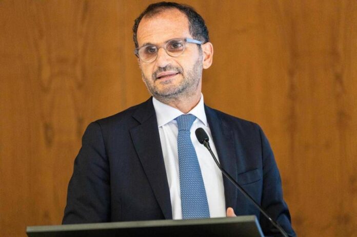Gemmato: “Con farmaci equivalenti risparmi per 1,2 miliardi in 2026-28 ma Italia dietro per utilizzo”