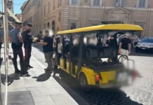 Giungla golf car a Roma, blitz e controlli a tappeto dei carabinieri nel centro della Capitale