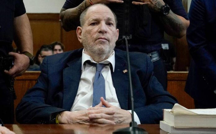 Harvey Weinstein condannato a 15 anni di carcere per violenza sessuale