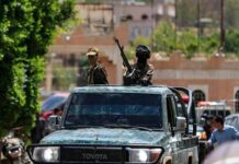 Houthi lanciano attacchi contro siti sensibili a Riad e impianti petroliferi a Yanbu in Arabia Saudita