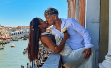 Incidente in barca nel canale di Tessera a Venezia, 25enne è grave: si cerca la moglie caduta in acqua