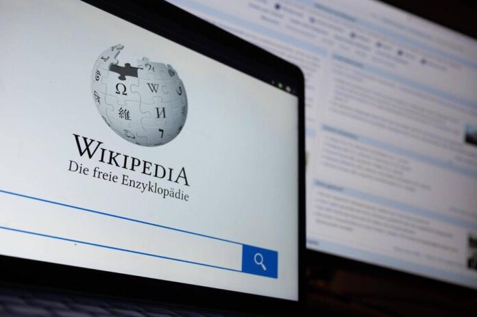Intelligenza artificiale, fondatore di Wikipedia: “Non è affidabile per scrivere articoli”