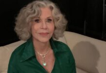 Jane Fonda contro Trump: “Tempi spaventosi e pericolosi negli Usa, fermiamo l’autoritarismo”