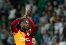 Leao, pioggia di fischi all’esordio in Champions con il Galatasaray