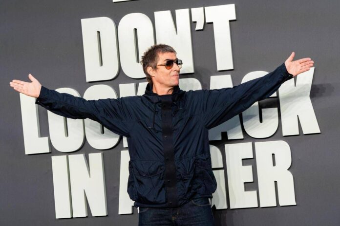 Liam Gallagher difende il Manchester City: “Gli altri corrotti, noi pronti a morire sulla croce come Gesù”