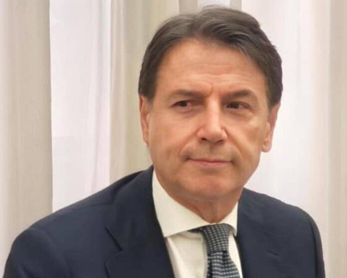 M5S, ecco 20 punti per il programma: “Inviare armi all’Ucraina allontana la pace”