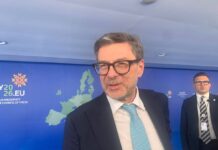 Manovra, Giorgetti: “A studio taglio tasse giovani, penso a flat tax 5% su aumenti stipendio”