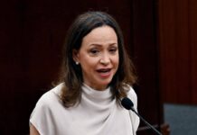 Maria Corina Machado torna in Venezuela dopo quasi un anno di esilio: “Sono qui. Con voi”