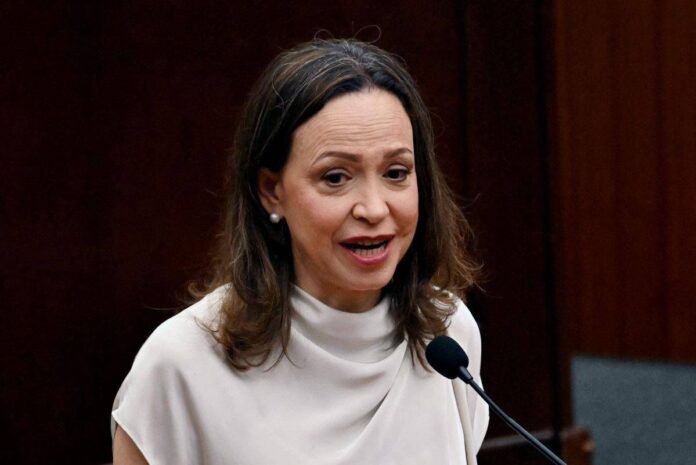 Maria Corina Machado torna in Venezuela dopo quasi un anno di esilio: “Sono qui. Con voi”